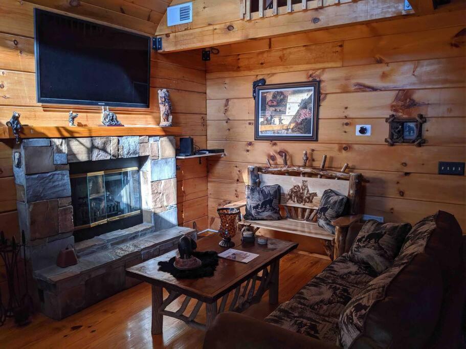 Bear Country Cabin Sevierville Bagian luar foto